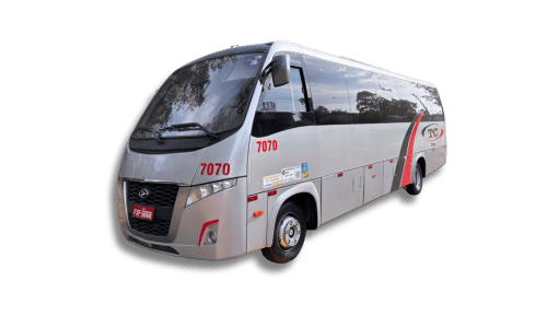 Frota de vans e micro-ônibus da TC Tur para transporte universitário.